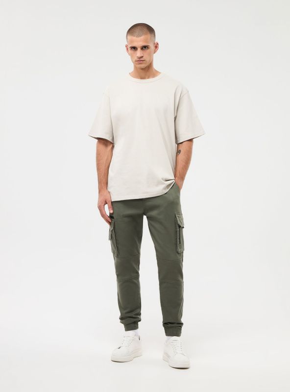 Technical cargo pants olive