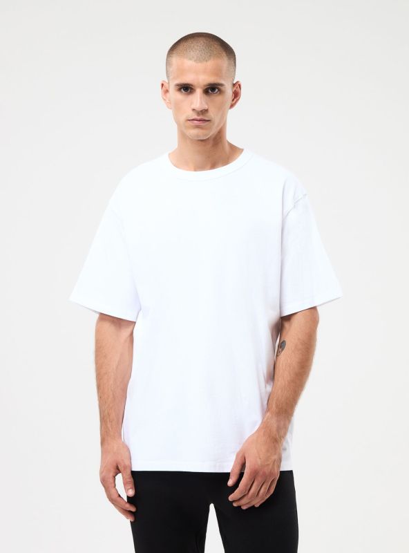 Plain T-shirt with round neck white