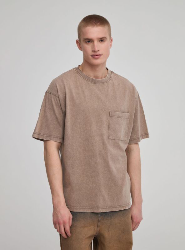 Loose T-shirt with pocket beige